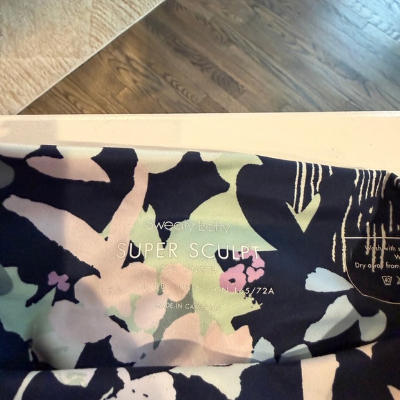 Sweaty Betty Super Sculpt High-Rise Floral Print Performance Leggings - Picture 4 of 5